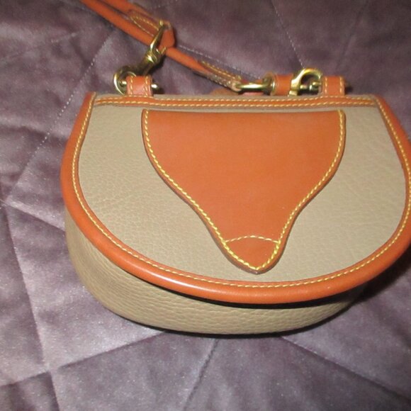 new dooney and bourke crossbody small tan leather handbag can be worn two ways - Picture 3 of 5